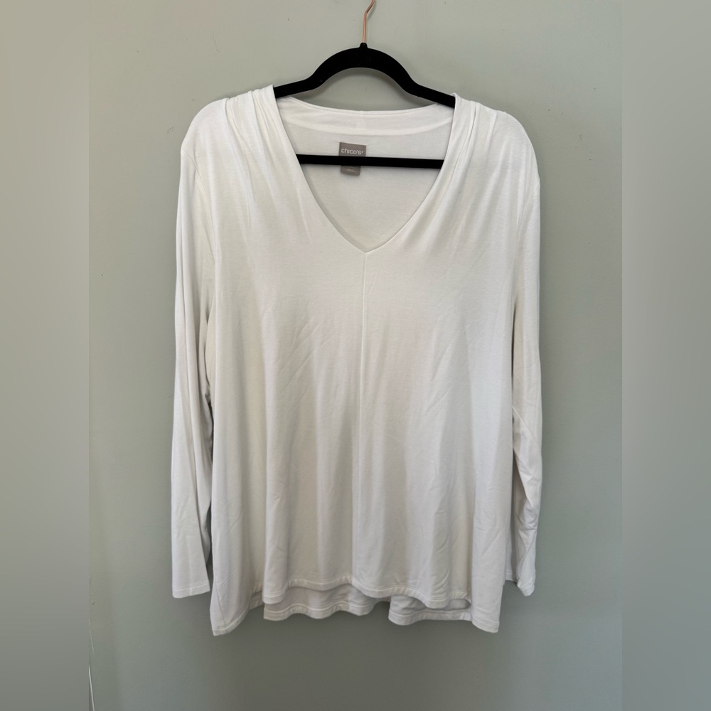 Chico's White V-Neck Long Sleeve Tee